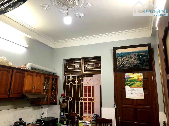 Quá Hiếm Nhà Cầu Giấy Lo Góc 37m- MT4m8- Ngõ Rộng 4m -Thông các Ngả , Kinh Doanh ,Để Ở - 1