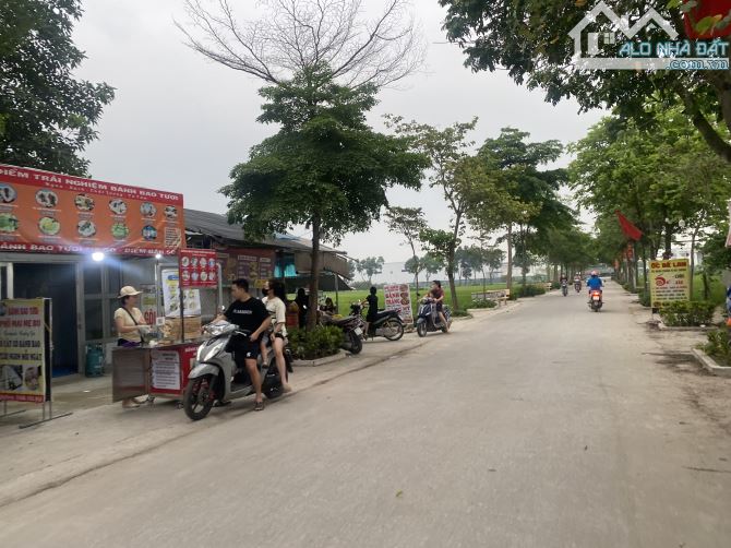Bán nhanh lô đất diện tích rộng 121m full thổ cư  thoáng trước sau - 1