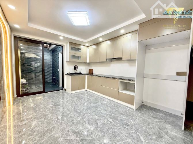 Nhà 3,5 tầng sân cổng riêng phố Chợ Hàng ngay gần đường Hồ Sen ,thẳng ngõ 1 ngoặt tới nhà - 1