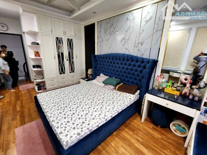 Lạc Long Quân, 5 Tầng, 40m2, gần Hồ Tây, nội thất đẹp, ở ngay Giá 7,6 tỉ - 1