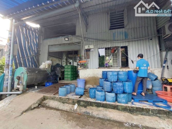 Bank định giá 9 tỷ bán hơn 8 tỷ. 7.5 x19 141m2. Hơn 50tr/m2 HXH Thông. - 1