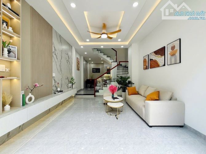 Nhà mặt phố giá rẻ đường Nguyễn Công Trứ, Q1 đang cho thuê 25tr/tháng - Giá 5tỷ090/52m2 - 1