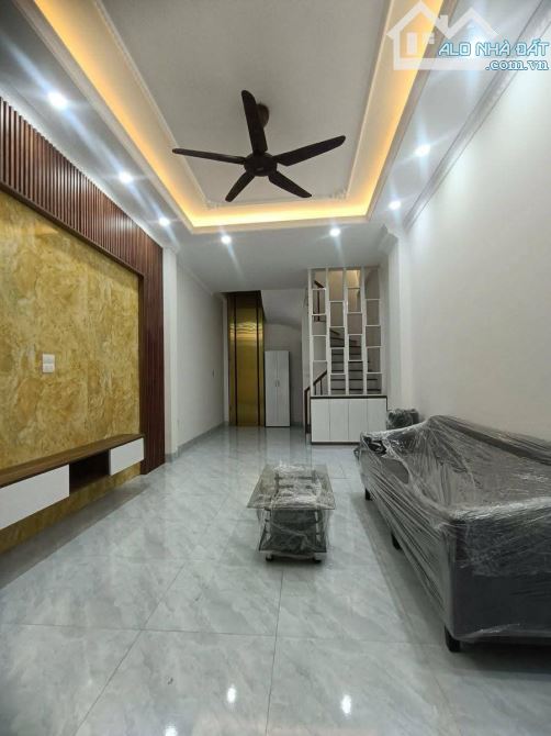 7.x TỶ NHÀ HOÀNG MAI- THANG MÁY - NGÕ THÔNG TỨ TUNG- GẦN PHỐ CÁCH OTO CHỈ 20M - 1