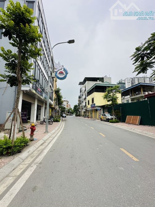HIẾM! Đất mặt phố Vo Trung, vỉa hè ô tô tránh, kinh doanh, 225m, MT 10m, nhỉnh 32 tỷ - 1