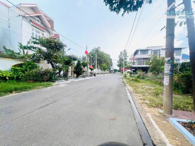 Bán biệt thự 1 trệt 2 lầu sổ riêng thổ cư p. Trảng Dài - 1