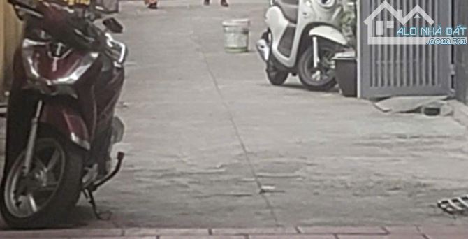 Bán nhà Trần Cung- nhà phân lô  mặt ngõ thông thoáng. Diện tích 69m2. Giá bán 12,5 tỷ - 1