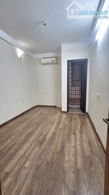 TRUNG TÂM BA ĐÌNH - KIM MÃ NGÕ THÔNG TỨ PHÍA - 5M RA Ô TÔ - 2 THOÁNG - NHÀ DÂN XÂY CHẮC CH - 1