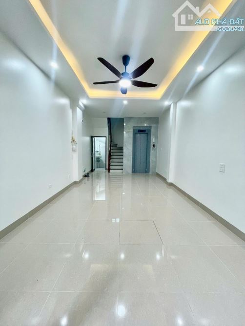 SIÊU PHẨM 5 TẦNG THANG MÁY MỚI KOONG - CÁCH Ô TÔ 20M - TRƯỚC NHÀ LÀ CÔNG VIÊN CÂY XANH ĐÔ - 1