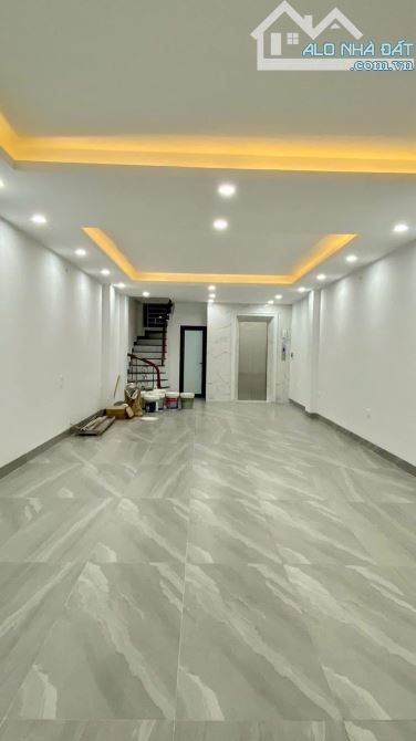 HAI BÀ TRƯNG KINH DOANH OTO TRÁNH VỈA HÈ 7 TẦNG THANG MÁY FULL NỘI THẤT - 1