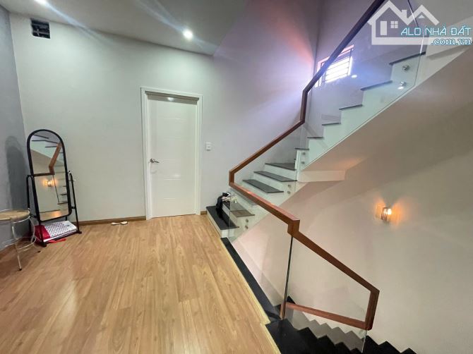 💥Bán nhà 3 tầng . 102m2 . Ngan hơn 5m . Đường 7m . - 1