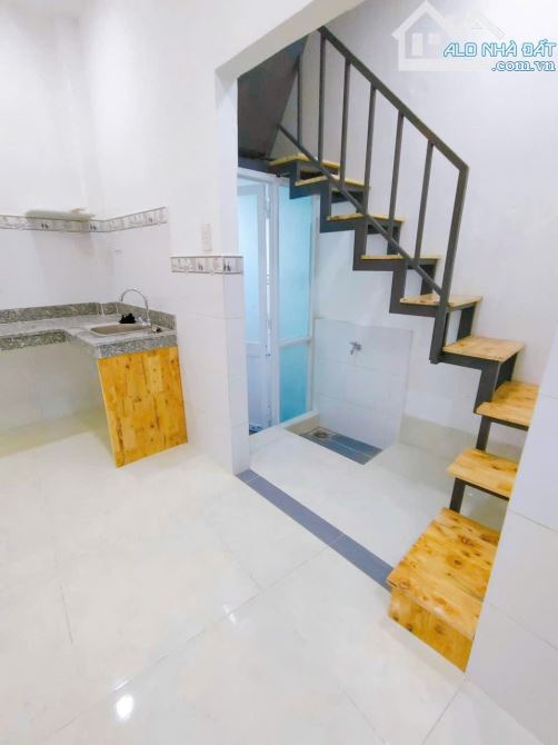 Bán nhà mới 3 lầu lô nhì Tôn Đản Q.4 chỉ 1Tỷ950 - 1