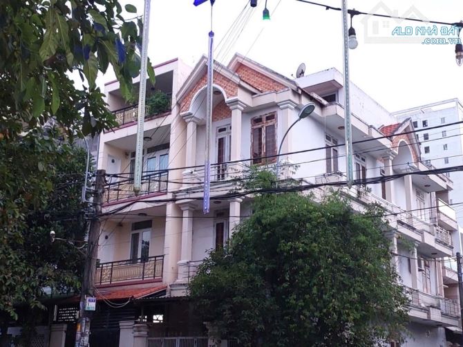 BÁN ĐẤT TẶNG NHÀ 8X19 TÂN THỚI NHẤT GIÁP RANH TÂN BÌNH TIỆN XÂY CHDV GIÁ TỐT - 1