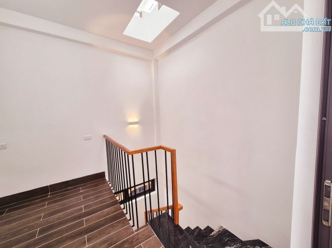 BÁN NHÀ Cự Khối, Long Biên 5 tỷ 35m, 5 tầng,MT4m, lô góc, ô tô đỗ gần - 1