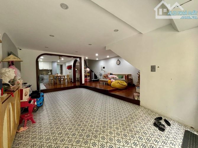 Bán Nhà Phân Lô Cầu Giấy Ô Tô Tránh, Gần Phố 2 Mặt Tiền Siêu Hiếm, DT 101M Giá 34Tỷ. - 1