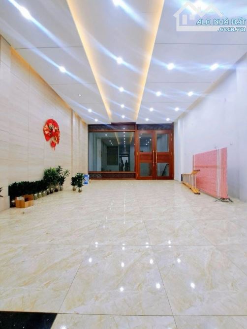 Chính chủ cần chuyển nhượng căn nhà 7 tầng cách 1 nhà ra hồ tây DT 55m2 - 1