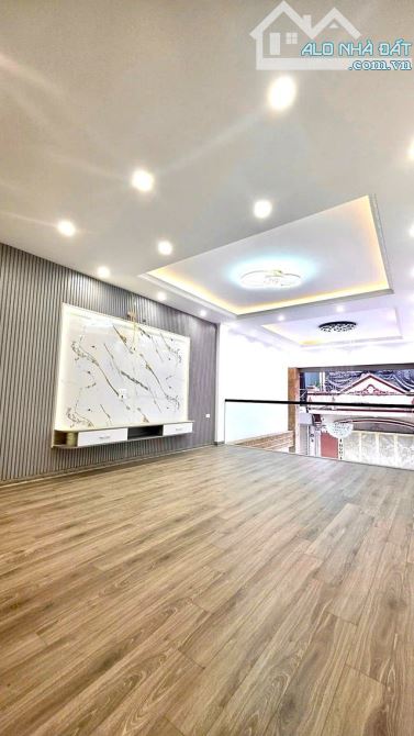 - Bán nhà đường Trần Cung, sát phố, nội thất xịn sò, 63m2, 14 tỷ. - 1