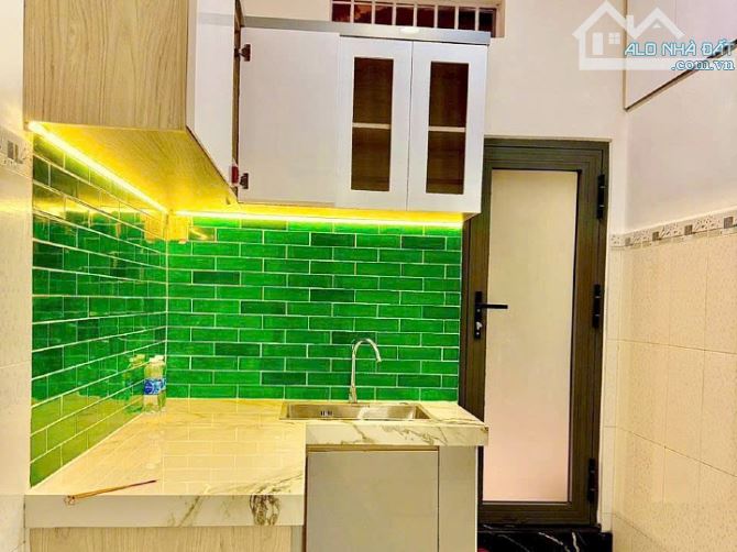 Bán nhà trung tâm Quận 1, 2 lầu 4 phòng hẻm Bùi Viện - 1