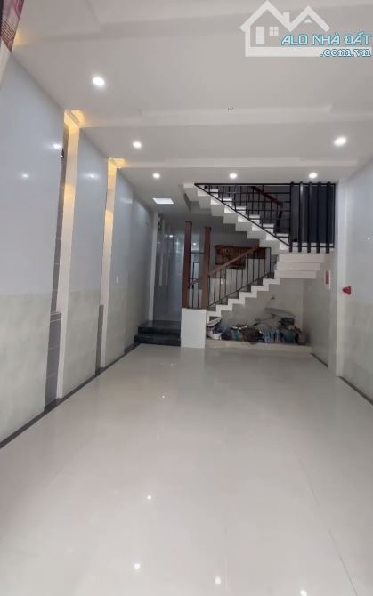 Bán nhà 3 tầng gồm 6 phòng ngủ mặt tiền Đào Duy Từ - Hội An - 1