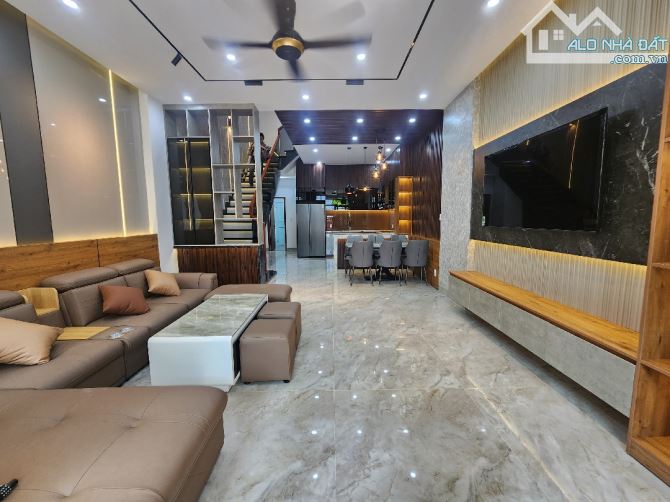 🔥 SIÊU PHẨM MẶT TIỀN HẢI CHÂU - Ô TÔ VÀO TẬN SÂN – VIEW SÔNG HÀN  – CHỈ 5 TỶ!