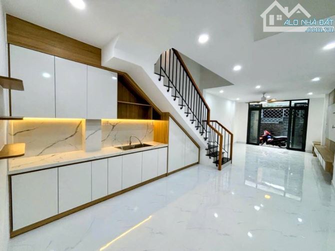 🏡 CƠ HỘI SỞ HỮU NHÀ MẶT TIỀN KINH DOANH ĐẮC ĐỊA TẠI NGUYỄN HIỀN, QUẬN 3! 🚀 - 1