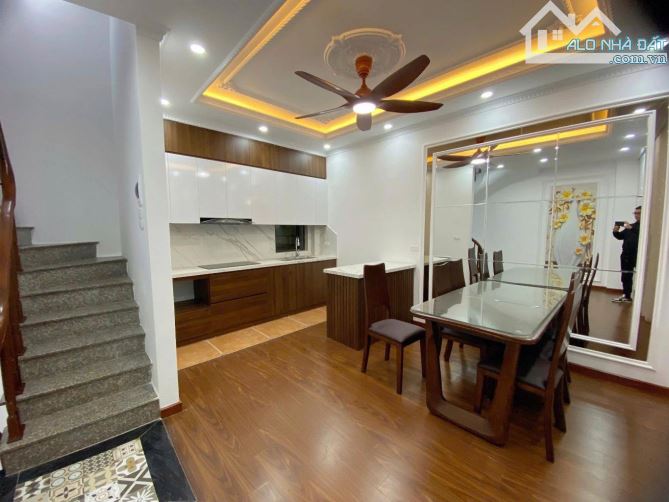 - Bán nhà đường Trần Cung, sát phố, nội thất xịn sò, 70m2, 12.7 tỷ. - 1