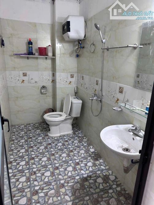 Bán nhà 2 tầng ngõ ô tô tránh nhau đường Dương Đình Nghệ - 1