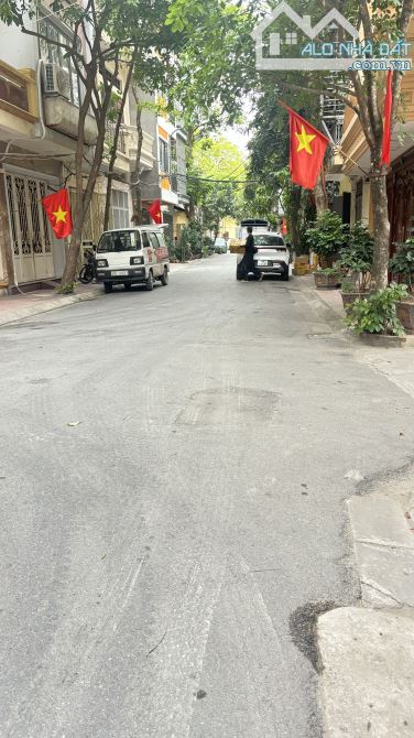 Bán nhà phân lô quân đội, 105 Xuân La, dt60m, mt4,5m, ô tô tránh, thang máy. - 1