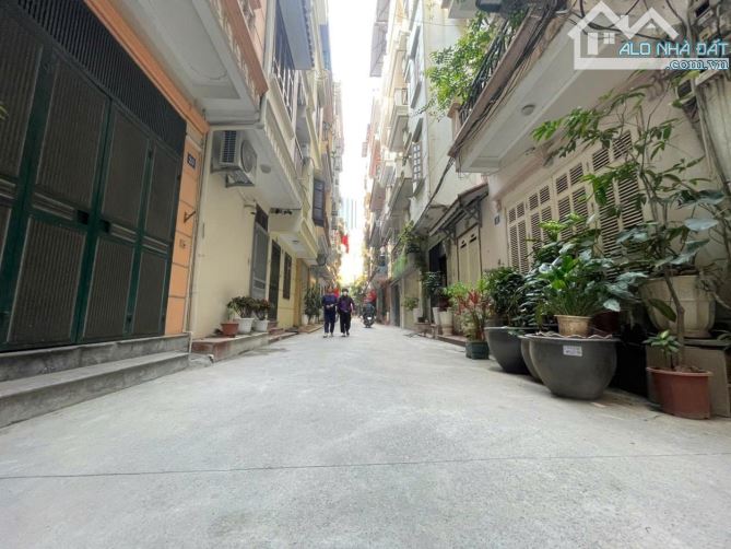 Nhà Pháo Đài Láng, 42m, gần phố, ngõ ô tô..Giá 16 tỷ có TL - 1