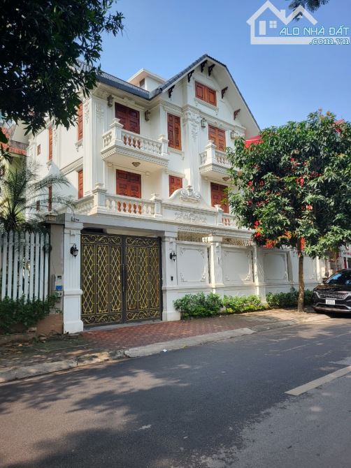 CẦN BÁN BIỆT THỰ VIP KĐT NGHĨA ĐÔ GIÁP TÂY HỒ TÂY, 270M2 CÓ HẦM TUYỆT ĐẸP - 1