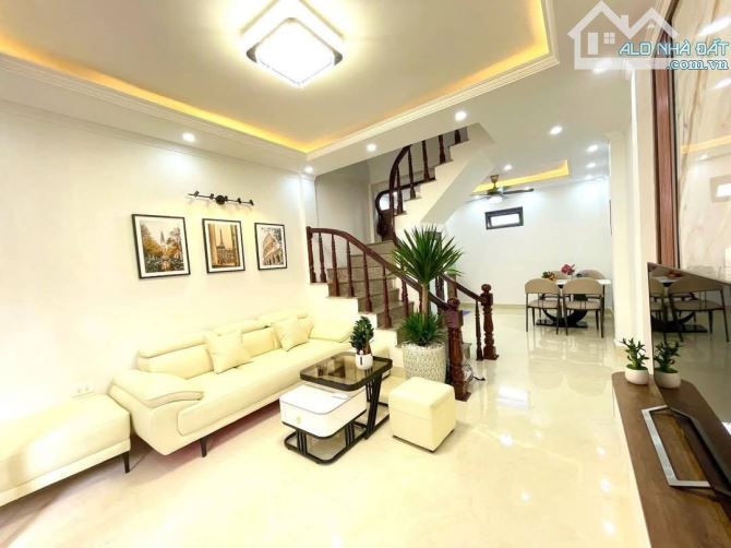 Bán nhà Đại La dân xây 37m2 - 5 tầng - 3 ngủ - ngõ nông 30m ra phố - 1