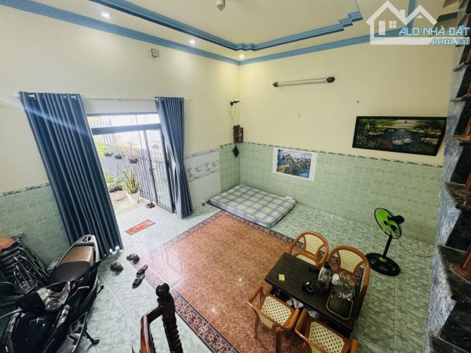 BÁN NHÀ 2 TẦNGH HẺM 5M CÁCH 2/4 CHỈ 150M.DT 67,9M GIÁ 2TY8 CÓ 3PN 2WC.CÁCH BIỂN 800M - 1