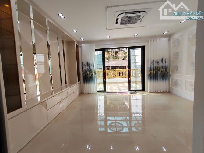 BÁN NHÀ MP CẦU GIẤY, GARA Ô TÔ, 2 MẶT THOÁNG, KINH DOANH ĐỈNH, THÔNG CÁC NGẢ. - 1