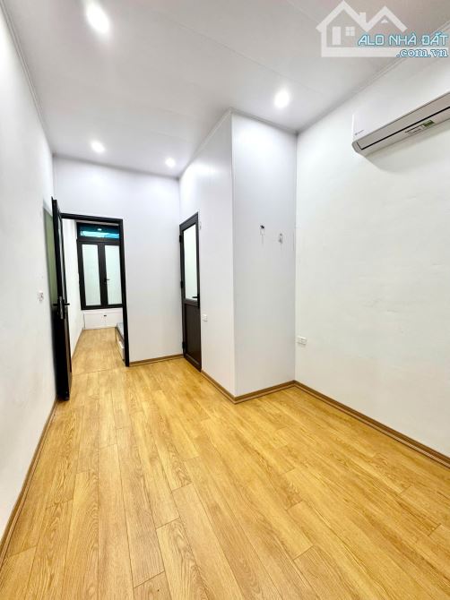 Bán nhà tập thể phố Hồng Mai, Hai Bà Trưng DTSD 70M, 3 ngủ, 2vs giá 2.75 tỷ, 25m ra ô tô - 1