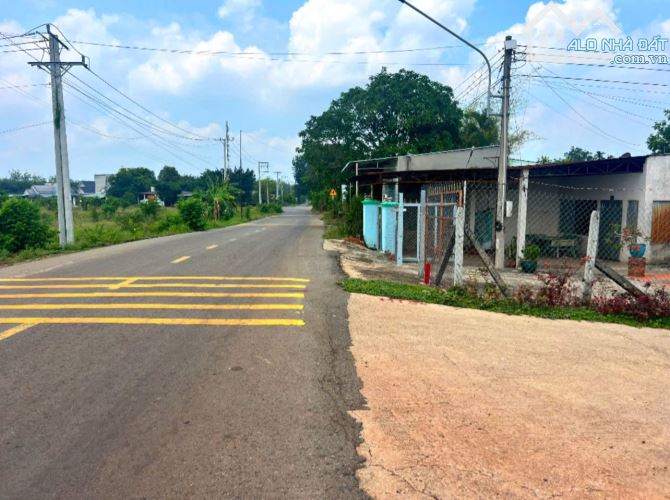 Cần bán gấp 7m mặt tiền đường be tông , có 100tc dân đông giá cưc rẻ 565tr - 1