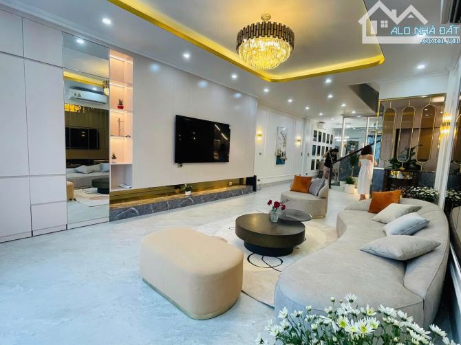Bán biệt thự sân vườn trung tâm Cầu Giấy 195m2, vỉa hè ô tô tránh,gần công viên 85 tỷ - 1