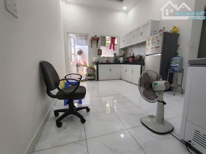 Bán  gấp nhà mặt tiền đường Gò Dưa, Tam Bình, (4,5 x 26m), khu xây cao tầng, giá - 1