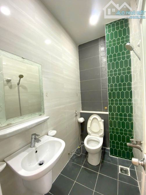 Chỉ 2 tỷ 650 cho căn 45m² Đoàn Văn Bơ xây 1 trệt 2 lầu. Hẻm 5m thông Nguyễn Tất Thành. SHR - 12