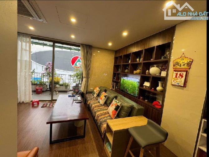 77 m2/24 tỷ/5 tầng/6 M tiền. Lk Nguyễn Gia Bồng. Ngọc Thụy - 12