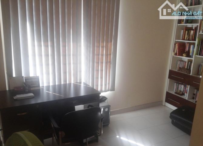 Nhà 38m² Bà Hom xây 1 trệt 2 lầu. Hẻm oto 6m thông, sổ chính chủ. Giá chỉ 2,4 tỷ còn TL - 14