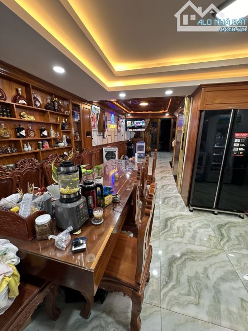 Bán nhà mặt tiền 6 lầu có T.máy đẹp ngay chợ Phạm Văn Bạch 120m2(6x20) tặng NT 20.8 tỷ - 2