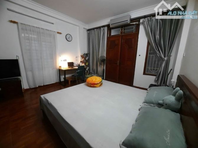 - Bán nhà đường Trần Cung, sát phố, nội thất xịn sò, 37m2, 7.35 tỷ. - 2