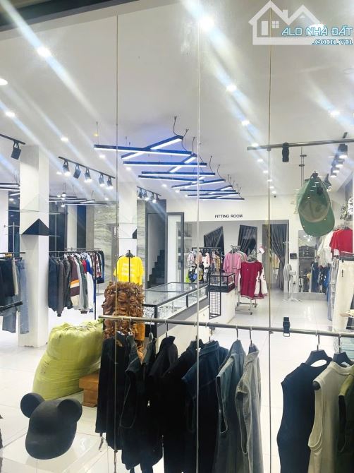 🌴 Nhà 3 tầng lô góc mặt tiền đường kinh doanh - 155mv, Hoàn công đủ - Đường 15m, vỉa hè. - 2