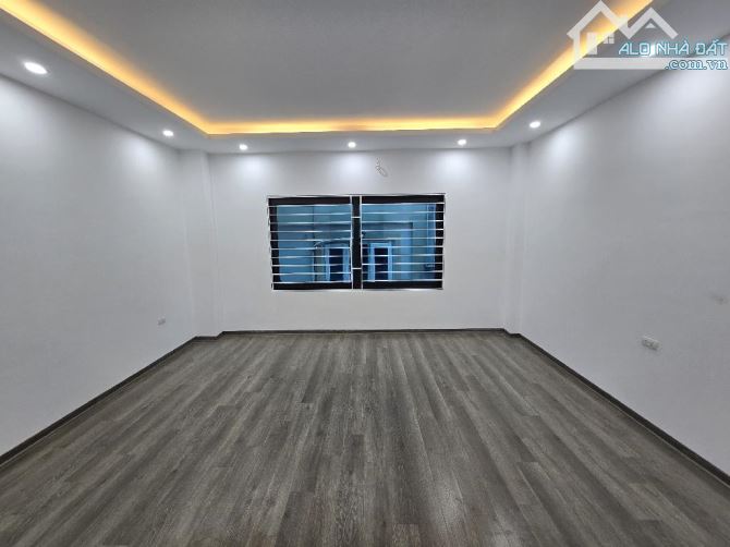 - Bán nhà đường Trần Cung, sát phố, nội thất xịn sò, 43m2, 9 tỷ. - 2
