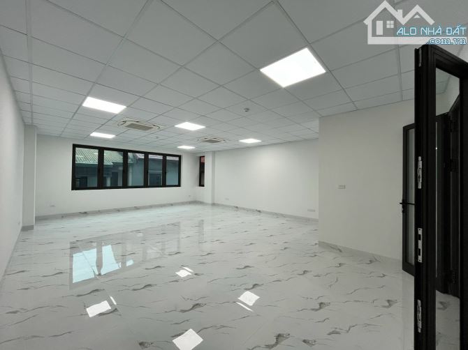 Cho thuê văn phòng gần ngã tư Nguyễn Xiển - Nguyễn Trãi, mới hoàn thiện, có chỗ để ô tô - 2