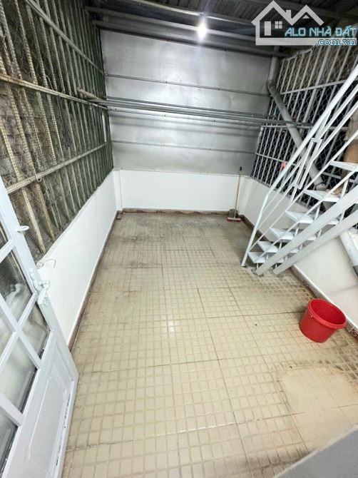 SÁT MẶT TIỀN  TÔN ĐẢN Q4 ĐÚC 5 TẤM CÓ 4 TỶ - 2