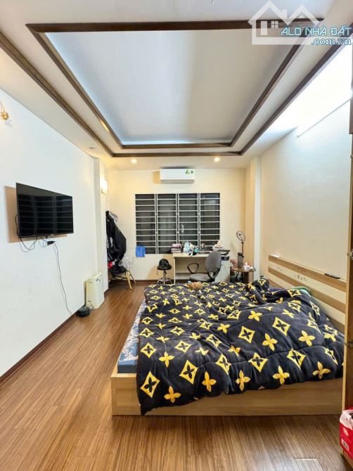 BÁN NHÀ DÂN XÂY BÁT KHỐI – 5TẦNG - NGÕ RỘNG - GARA - NHỈNH 6 TỶ

* - 2