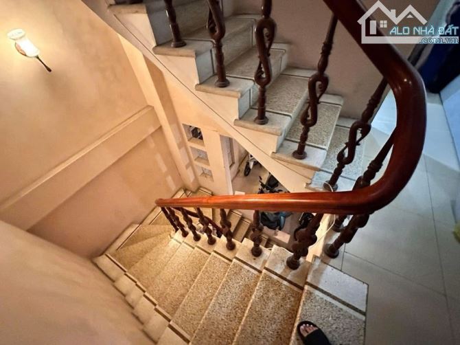 Bán nhà Hoàng Hoa Thám, 60m2 - 11 tỷ - 2