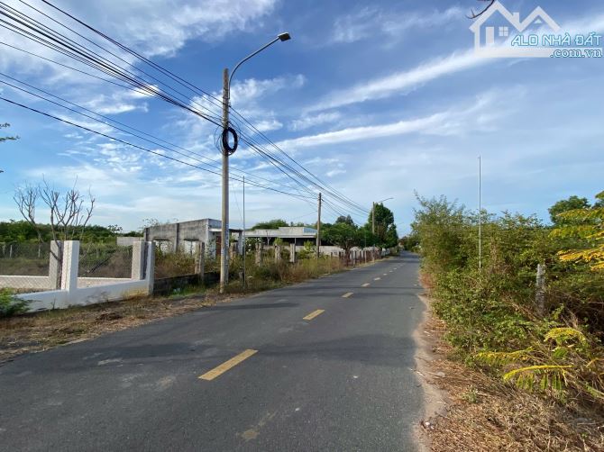 Bán đất sổ sẵn hướng đông nam ven biển Phước Hải.Diện tích 175m2- ngang 7mx 26m-80 thổ cư - 2