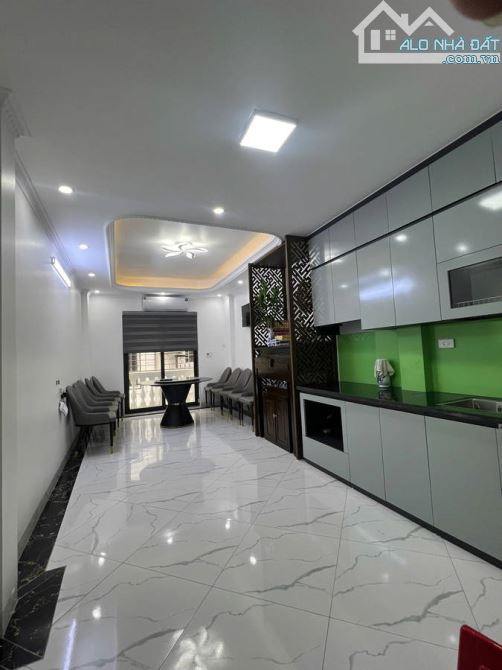 BÁN NHÀ TRƯƠNG ĐỊNH NHÀ XÂY MỚI   Dt. 38 m2.   Xây 5 tầng - 2