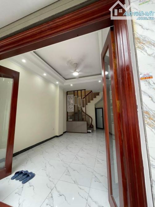 BÁN NHÀ PHỐ NAM DƯ - HOÀNG MAI - Ô TÔ
ĐỖ CỬA - NHÀ ĐẸP CAO CẤP - NGÕ THÔNG -
GẦN PHỐ - 2